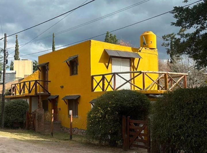 Casa · 140m² · 9 Ambientes · 2 Cocheras