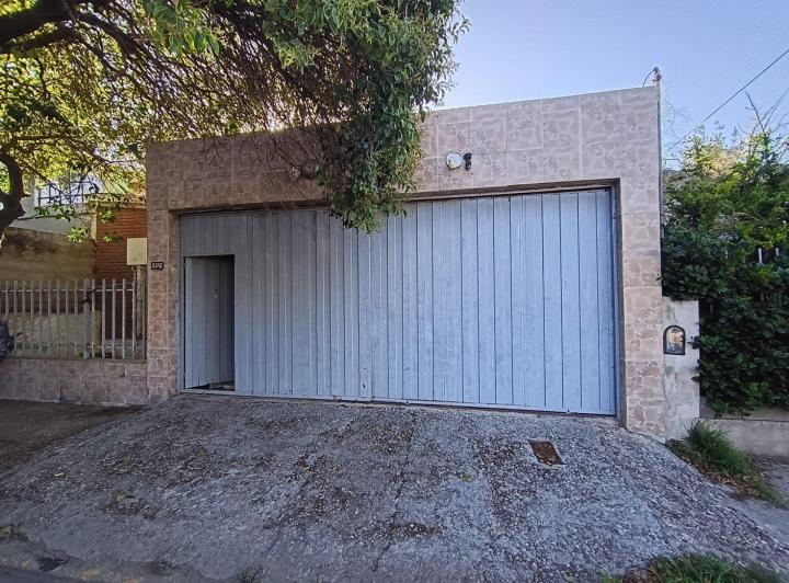 Casa · 142m² · 4 Ambientes · 2 Cocheras