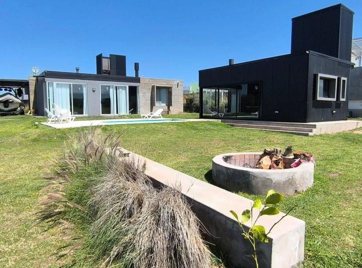 Casa · 192m² · 6 Ambientes · 2 Cocheras
