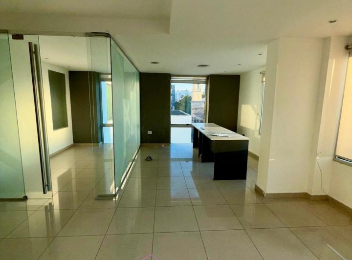 Oficina comercial · 90m² · 5 Ambientes