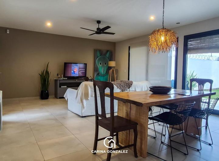 Casa · 144m² · 5 Ambientes · 2 Cocheras