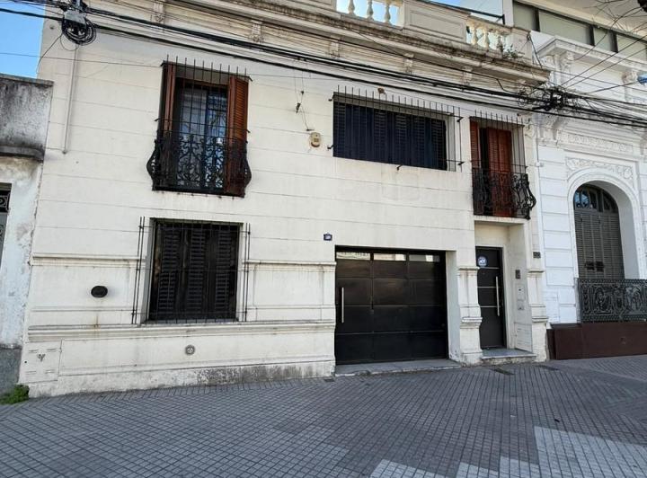 PH · 244m² · 6 Ambientes · 1 Cochera
