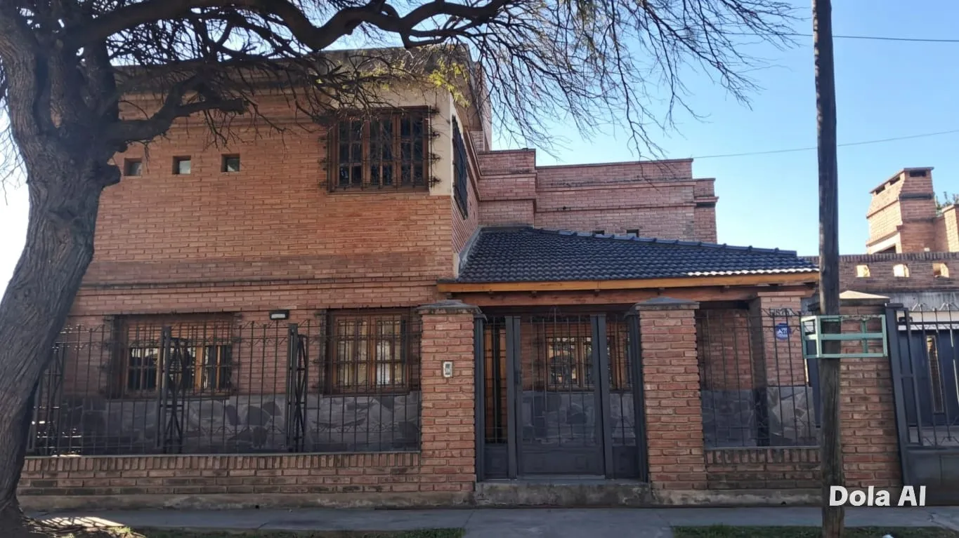 CASA 2 DORMITORIOS + DPTO. DE 1 DORMITORIO- EXCELENTE OPORTUNIDAD!