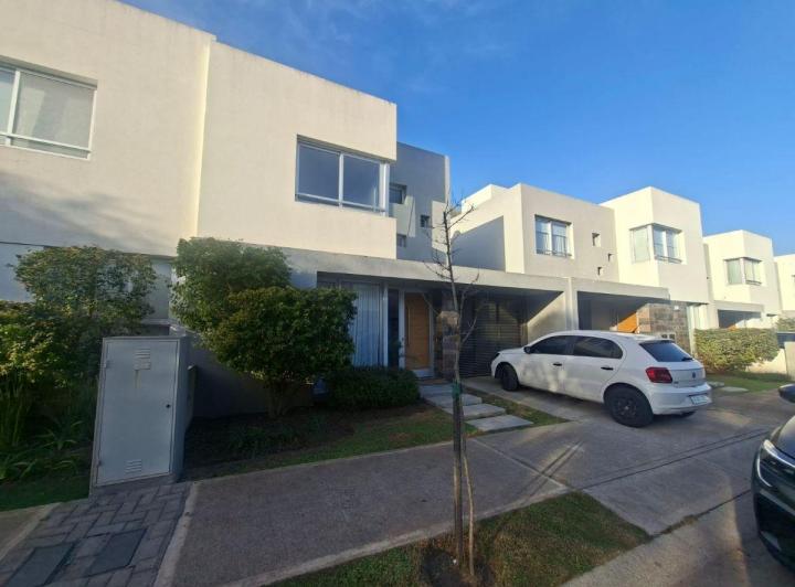 Casa · 110m² · 4 Ambientes · 1 Cochera