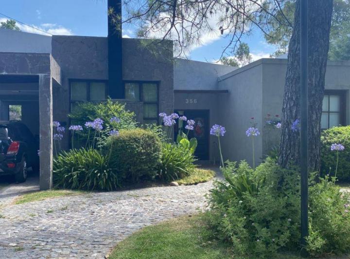 Casa · 190m² · 5 Ambientes · 1 Cochera