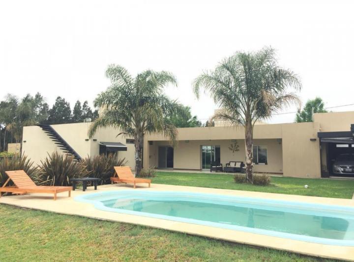 Casa · 280m² · 6 Ambientes · 2 Cocheras