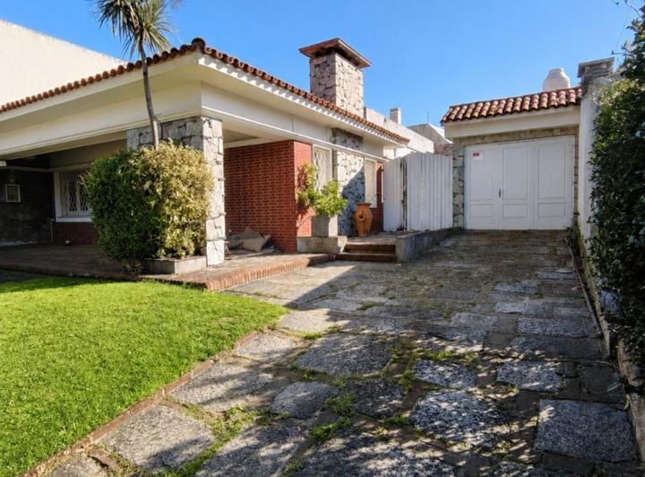 Casa · 169m² · 7 Ambientes · 2 Cocheras