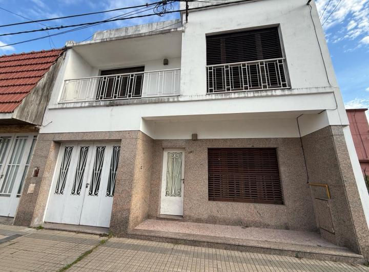 Casa · 110m² · 6 Ambientes · 1 Cochera
