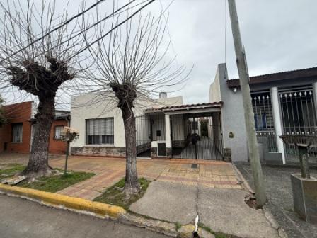 Casa · 5 Ambientes · 1 Cochera