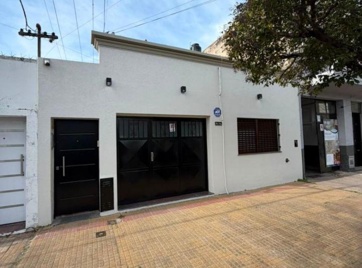 Casa · 60m² · 4 Ambientes · 1 Cochera