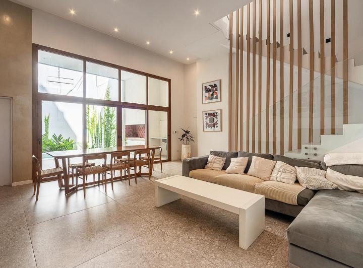 Casa · 380m² · 6 Ambientes · 2 Cocheras