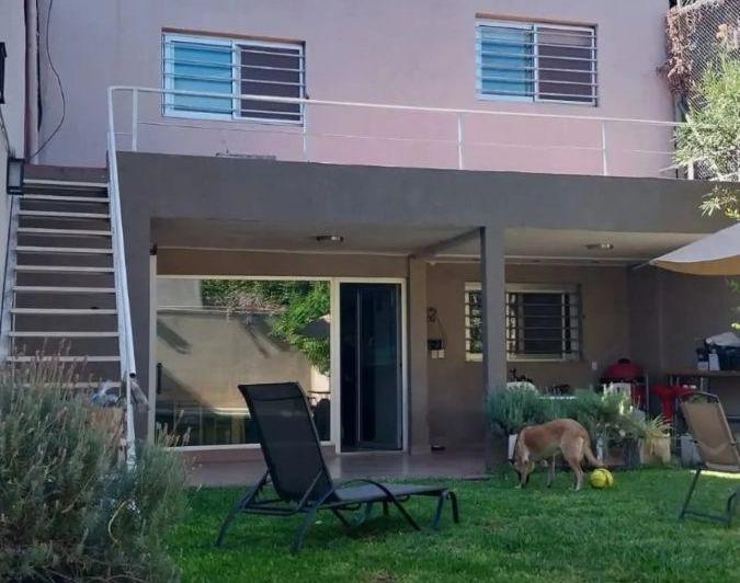 Casa · 260m² · 6 Ambientes · 2 Cocheras