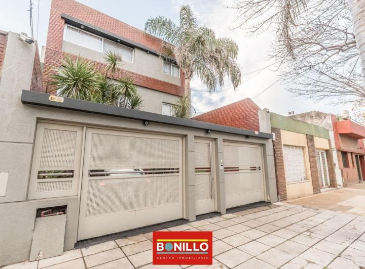 Casa · 327m² · 6 Ambientes · 1 Cochera