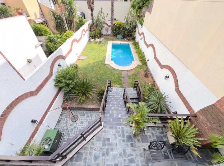 Casa · 330m² · 5 Ambientes · 2 Cocheras