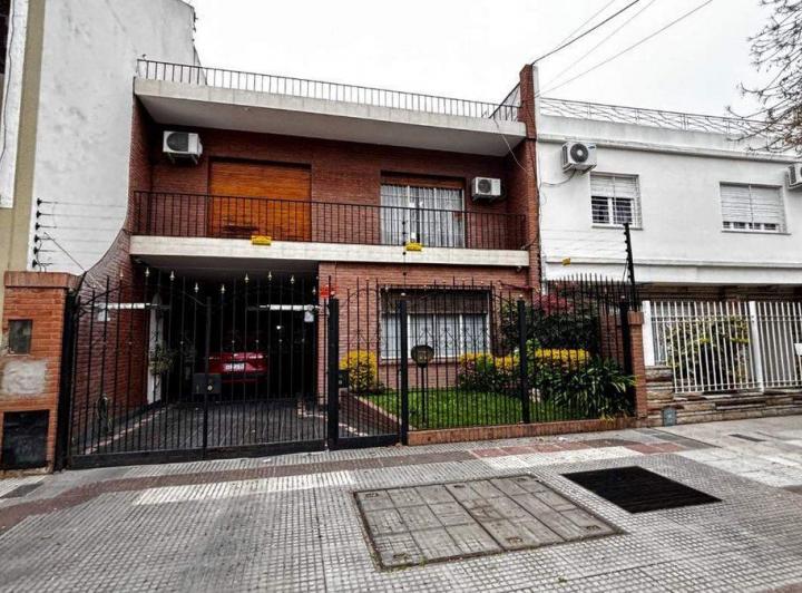 Casa · 450m² · 4 Ambientes · 2 Cocheras