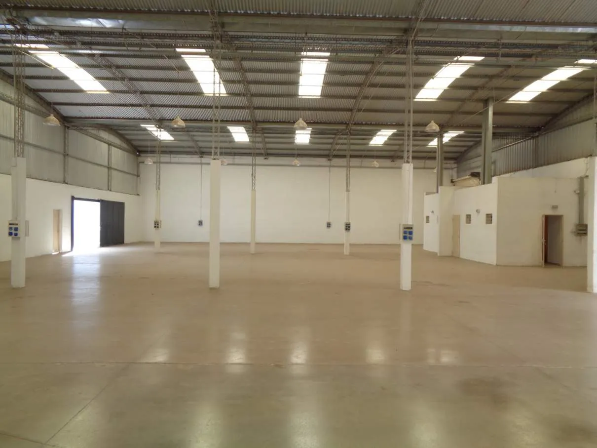 Barrio Los Boulevares - Excelente Galpón  Depósito de 922 m2 Cubiertos, con 3 In...