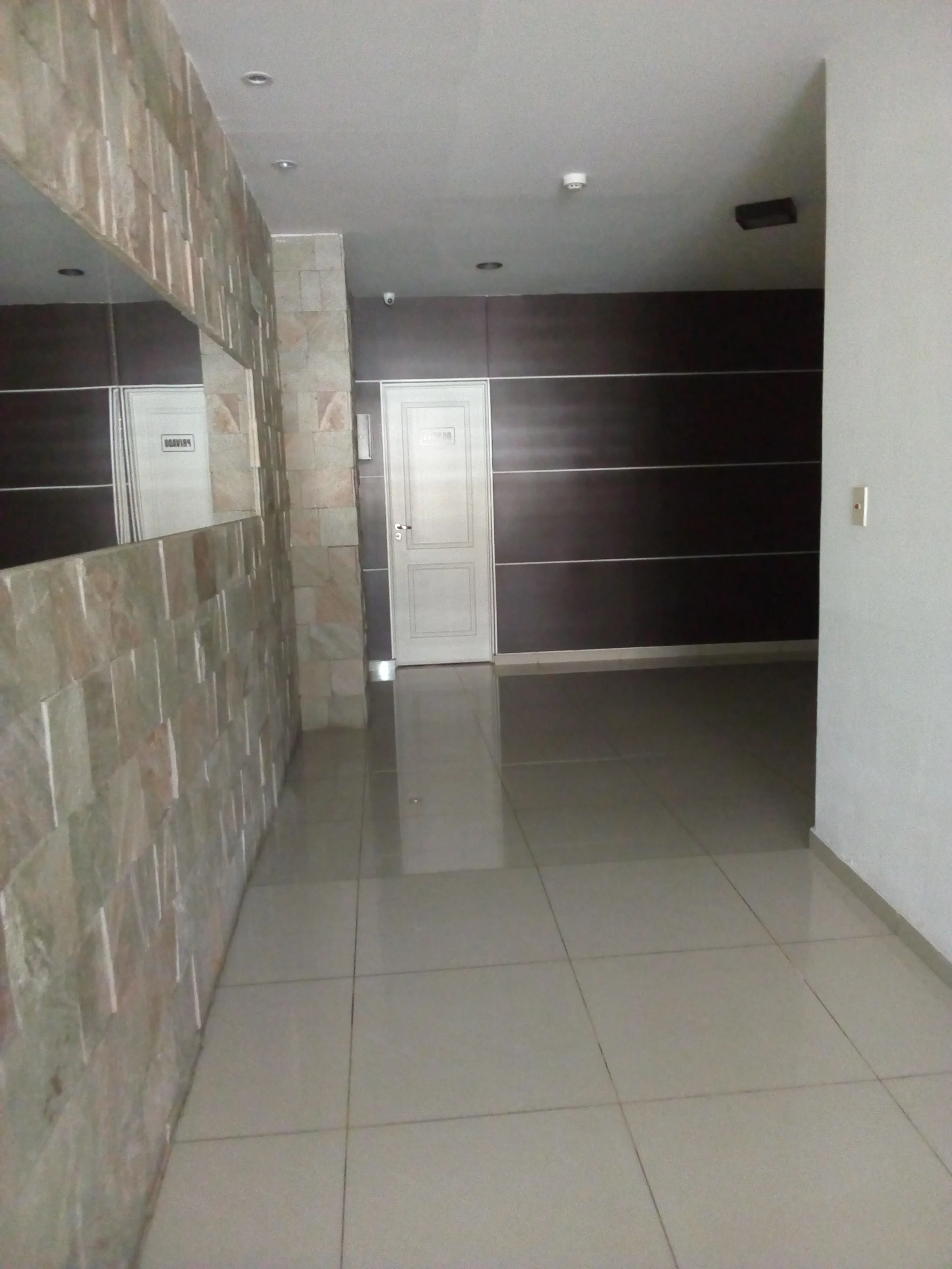 Alquiler Cofico un dormitorio más escritorio, con amanities.