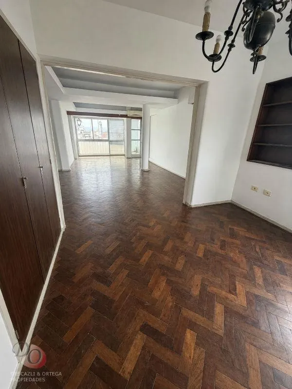AMPLIO DEPARTAMENTO DE 3 DORMITORIOS CON VISTA PRIVILEGIADA A LA CAÑADA