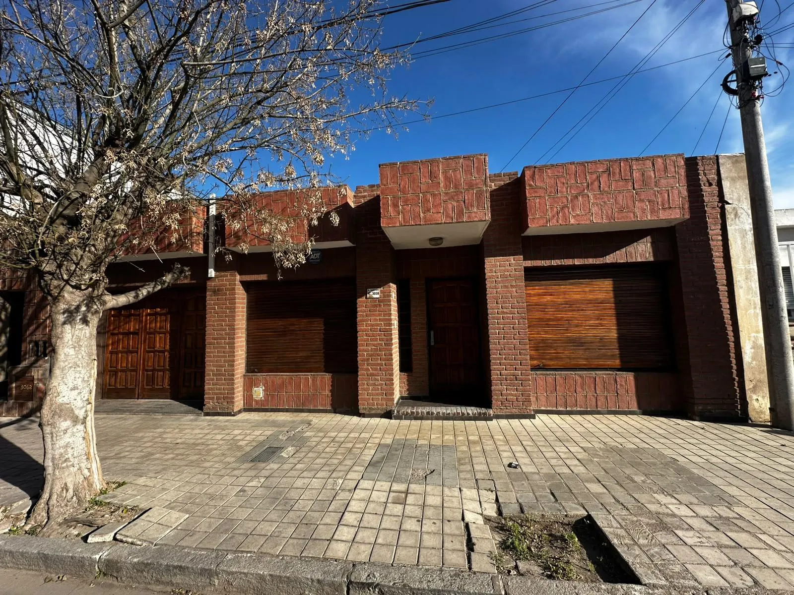 Casa en venta -B San Vicente - 3 Dormitorios  garaje doble -Exc Estado