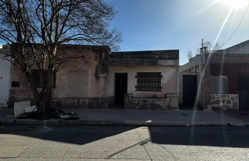 Casa mas departamento en Venta a refaccionar.  Barrio Observatorio