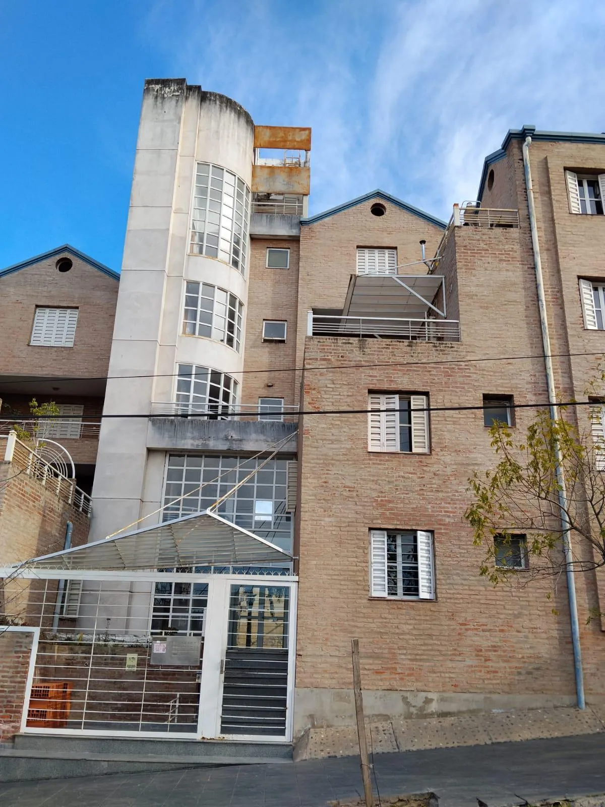 DEPARTAMENTO DE UN DORM. CON AMPLIOS ESPACIOS COMUNES EN B ALTO ALBERDI CALLE 27...