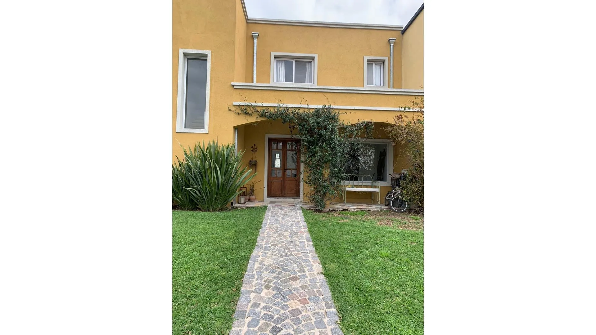 PERMANENTE Bo.Cerr. Los Olivares | 3 dorm - Pileta - GALERIA