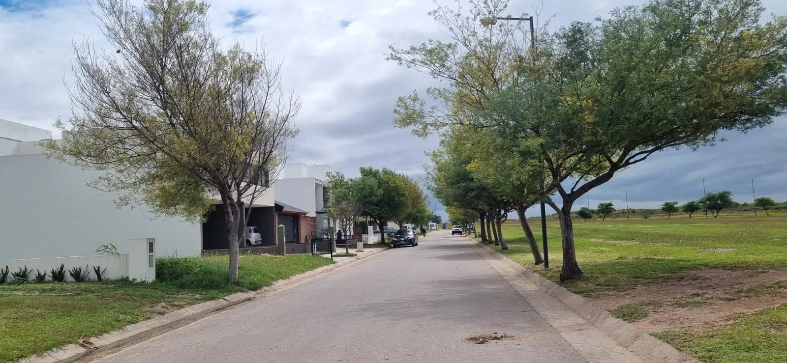Dueño vende lote 360m2 Docta boulevard 2da etapa zona muy consolidada Apto duplex