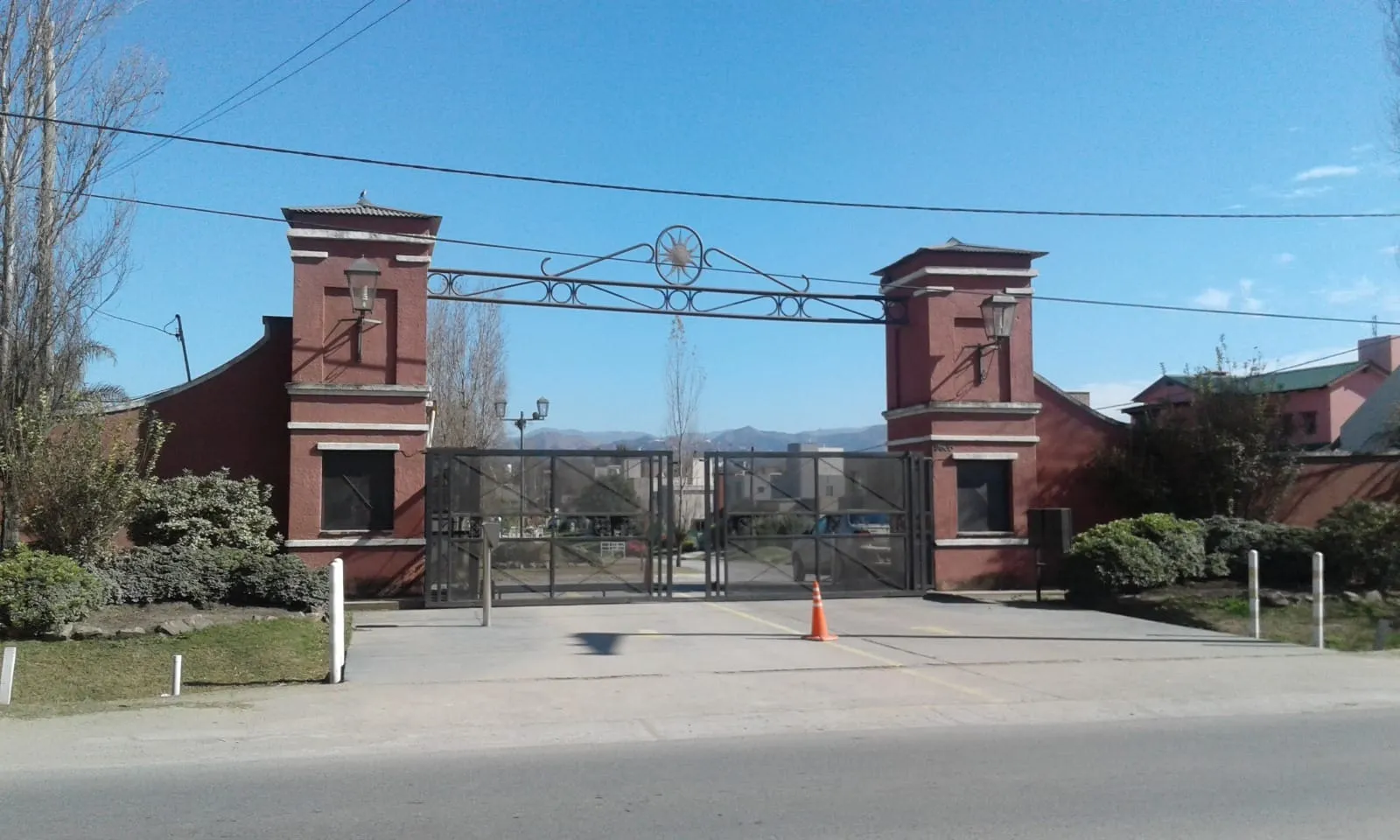 Alquilo Casa de tres dormitorios en barrio San Alfonso II