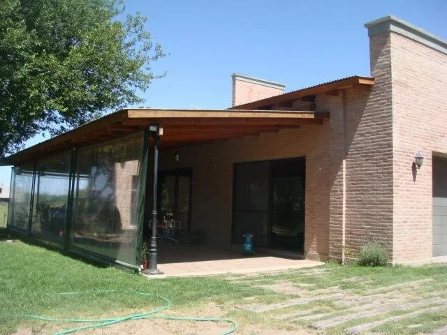 VENTA AMPLIA CASA 5 AMBIENTES 3DORM/2BAÑOS PILETA CLIMATIZADA