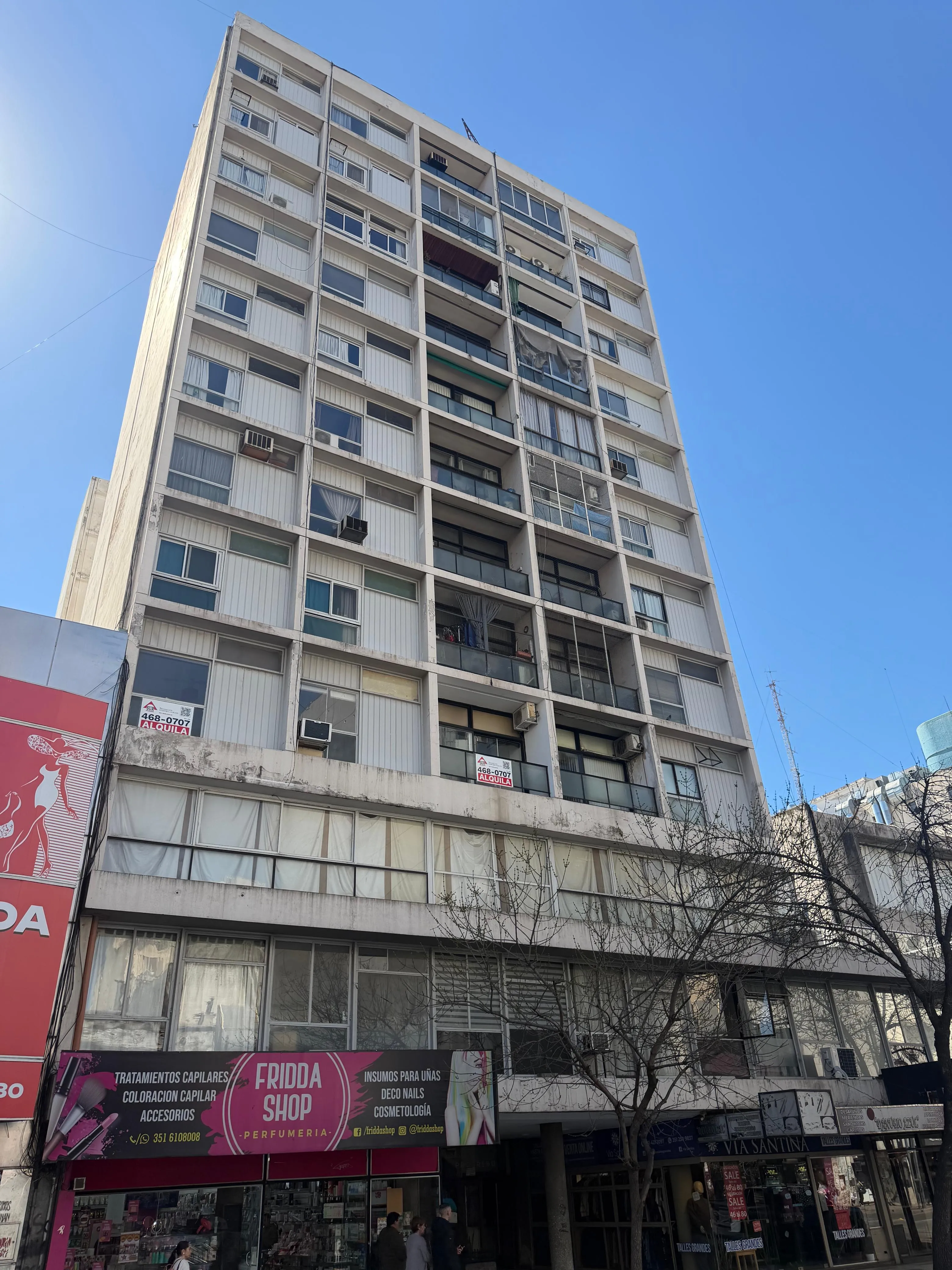 EXCELENTE DEPARTAMENTO AMPLIO 3 DOM SOBRE AVENIDA COLON OPORTUNIDAD