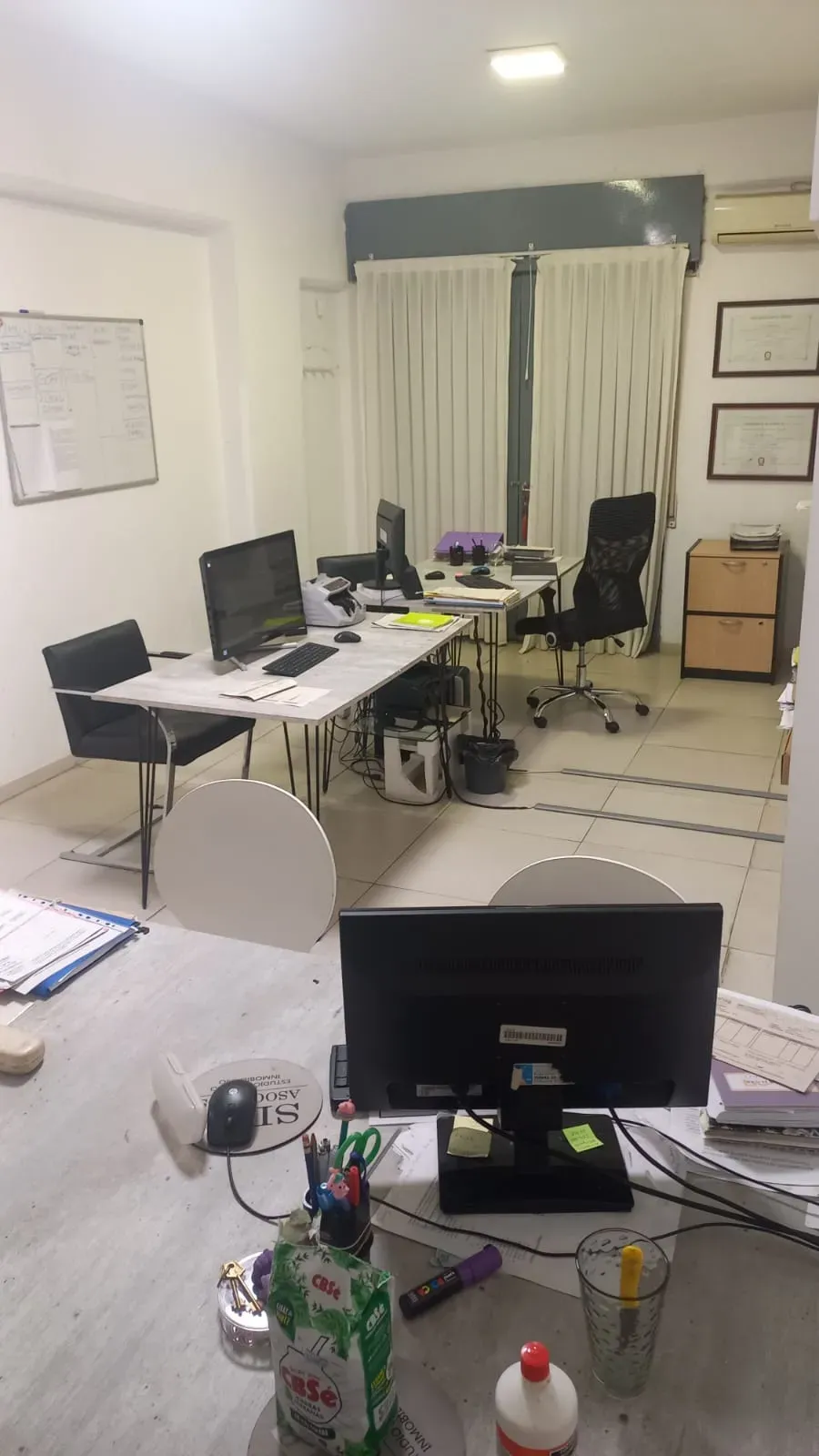 ALQUILO MUY LINDA OFICINA EN PLENO CENTRO, SOBRE PEATONAL 9 D EJULIO ESQ JUJUY.