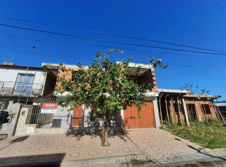 Casa · 210m² · 5 Ambientes · 1 Cochera