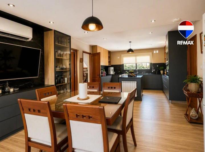 Casa · 325m² · 5 Ambientes · 2 Cocheras