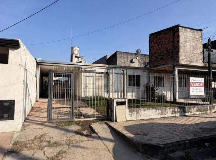 Casa · 90m² · 5 Ambientes · 2 Cocheras