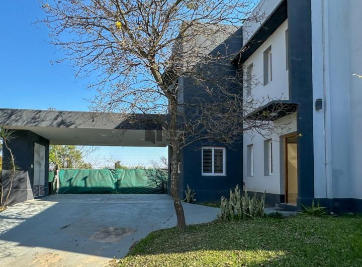 Casa · 356m² · 8 Ambientes · 1 Cochera