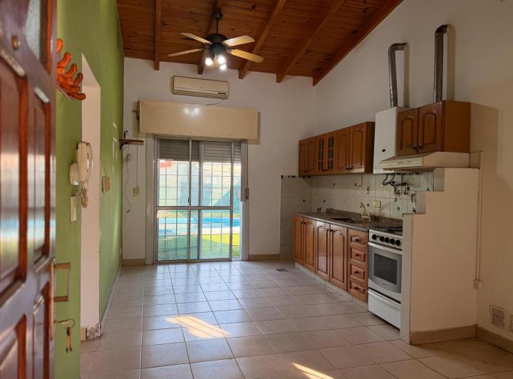 Casa · 300m² · 3 Ambientes · 1 Cochera