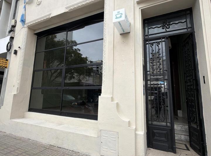 Local comercial · 240m² · 5 Ambientes