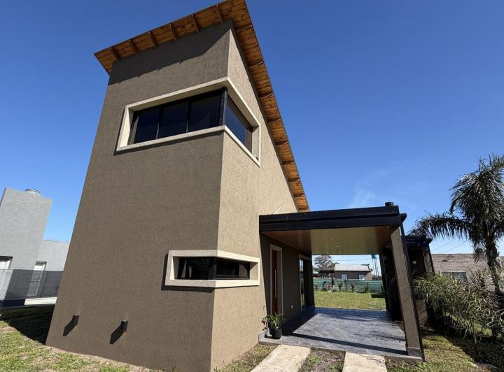 Casa · 52m² · 2 Ambientes · 2 Cocheras