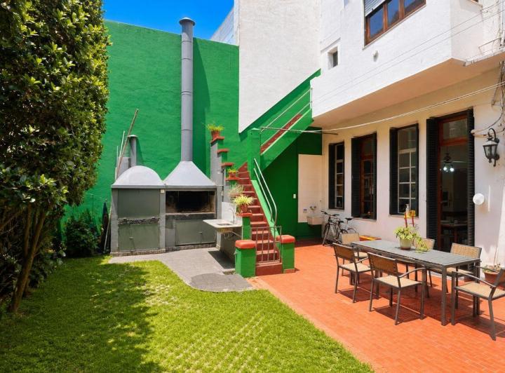 Casa · 212m² · 9 Ambientes · 1 Cochera