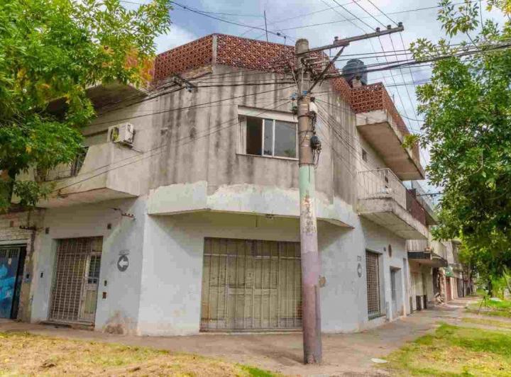 Casa · 387m² · 8 Ambientes · 1 Cochera