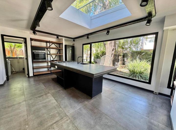 Casa · 140m² · 5 Ambientes · 2 Cocheras