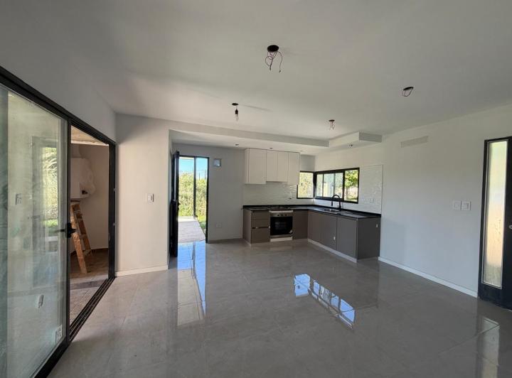 Casa · 87m² · 3 Ambientes · 2 Cocheras