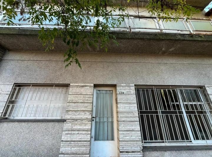 Casa · 180m² · 8 Ambientes