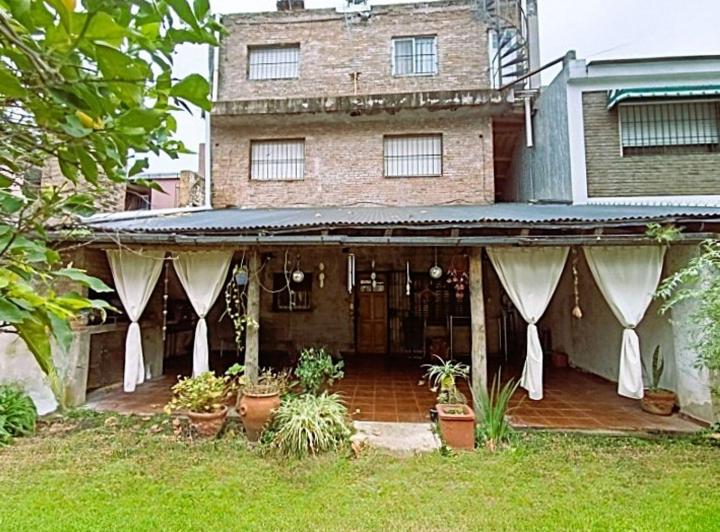 Casa · 183m² · 9 Ambientes · 1 Cochera
