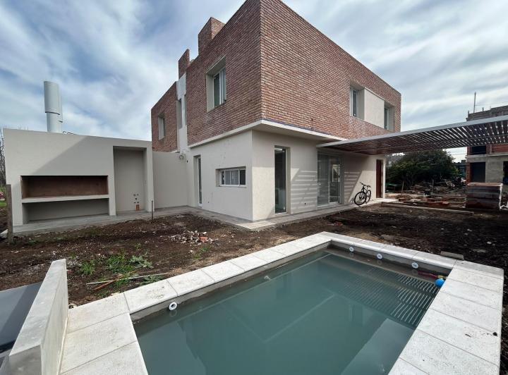 Casa · 127m² · 5 Ambientes · 2 Cocheras
