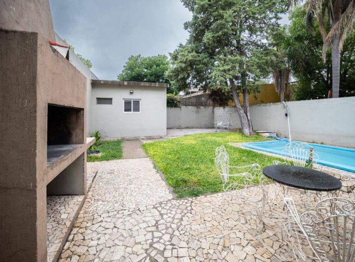 Casa · 180m² · 6 Ambientes · 1 Cochera