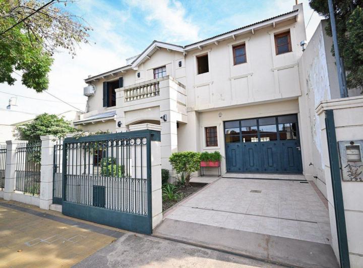 Casa · 256m² · 4 Ambientes · 1 Cochera
