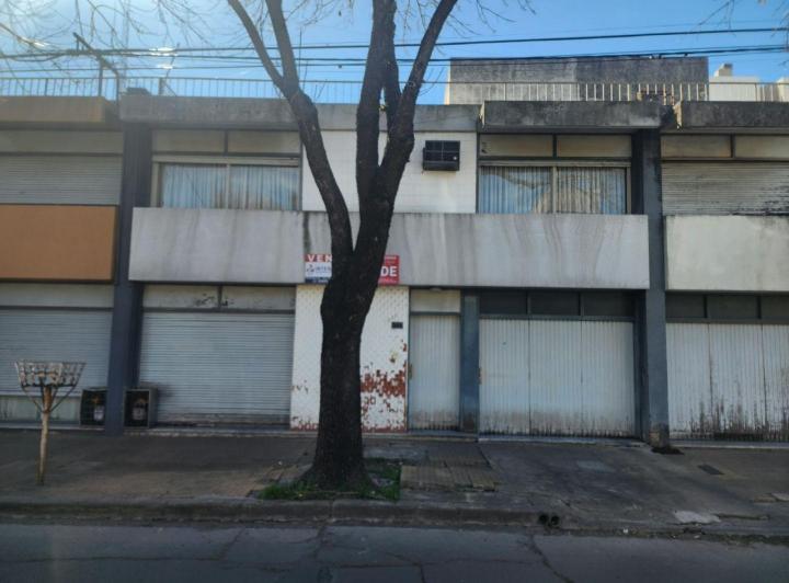 Casa · 220m² · 6 Ambientes · 1 Cochera