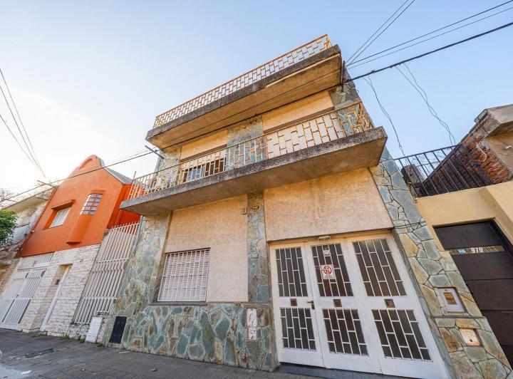 Casa · 170m² · 8 Ambientes · 1 Cochera
