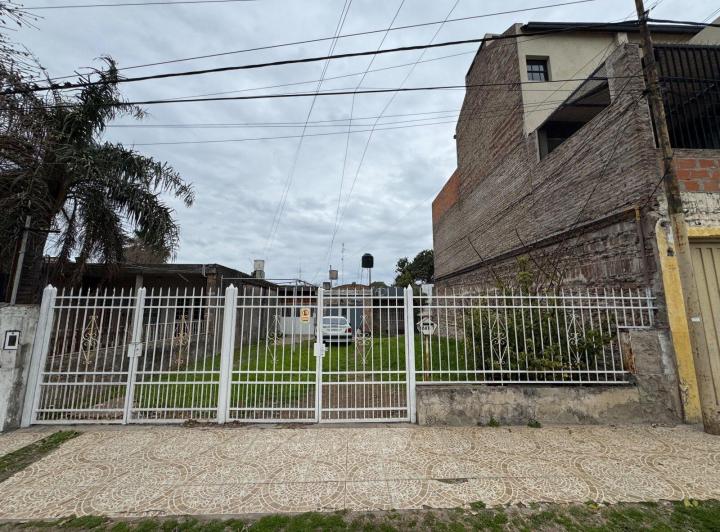 Casa · 270m² · 10 Ambientes · 1 Cochera